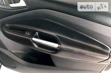 Позашляховик / Кросовер Ford Kuga 2015 в 