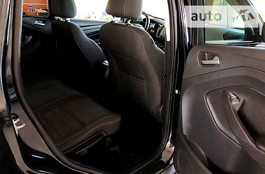 Позашляховик / Кросовер Ford Kuga 2015 в 