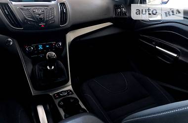 Позашляховик / Кросовер Ford Kuga 2015 в 
