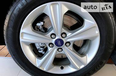 Позашляховик / Кросовер Ford Kuga 2015 в 