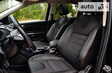 Позашляховик / Кросовер Ford Kuga 2013 в 