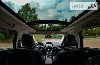 Позашляховик / Кросовер Ford Kuga 2013 в 