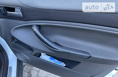 Внедорожник / Кроссовер Ford Kuga 2010 в 