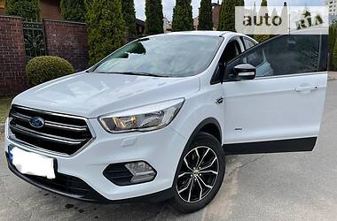 Внедорожник / Кроссовер Ford Kuga 2017 в 