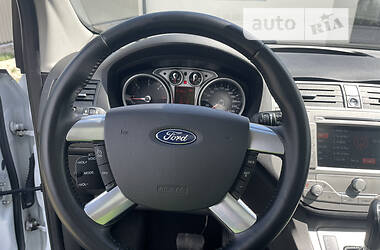 Внедорожник / Кроссовер Ford Kuga 2013 в Киеве