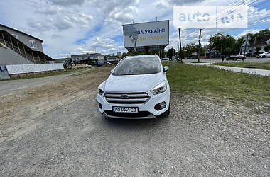 Внедорожник / Кроссовер Ford Kuga 2018 в 