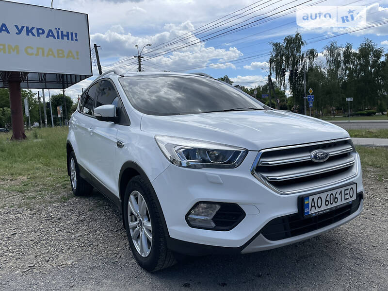 Внедорожник / Кроссовер Ford Kuga 2018 в 