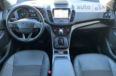 Внедорожник / Кроссовер Ford Kuga 2018 в 