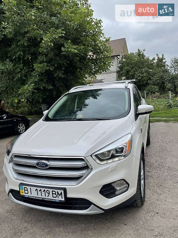 Внедорожник / Кроссовер Ford Kuga 2016 в Решетиловке