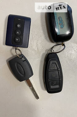 Внедорожник / Кроссовер Ford Kuga 2012 в 