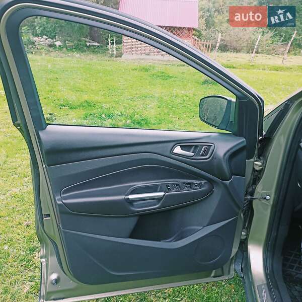 Внедорожник / Кроссовер Ford Kuga 2014 в Снятине