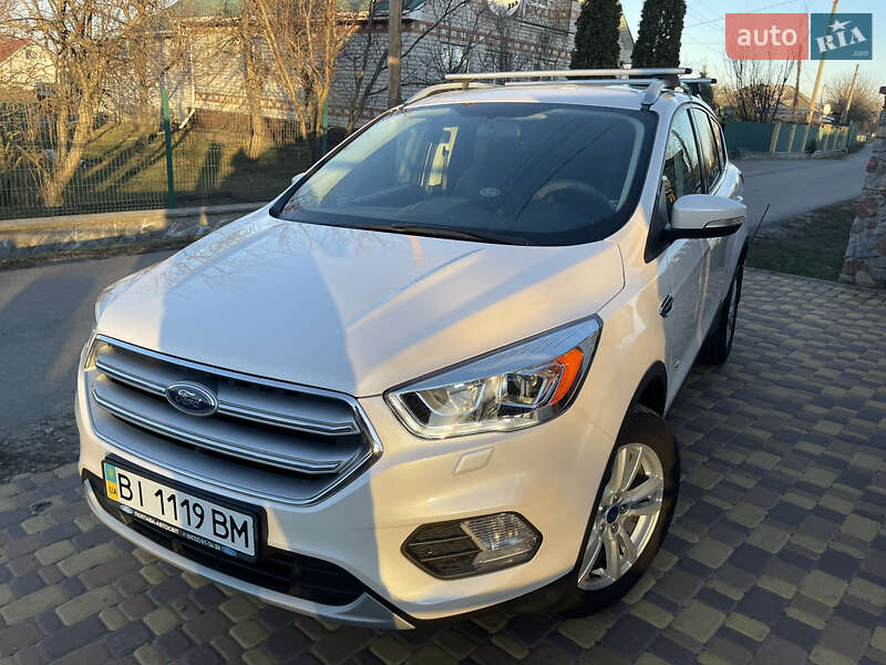 Внедорожник / Кроссовер Ford Kuga 2016 в Решетиловке