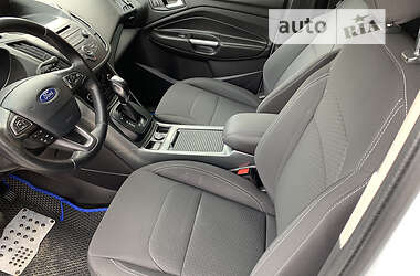 Внедорожник / Кроссовер Ford Kuga 2017 в 