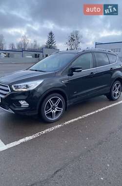 Внедорожник / Кроссовер Ford Kuga 2017 в 