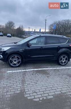 Внедорожник / Кроссовер Ford Kuga 2017 в 