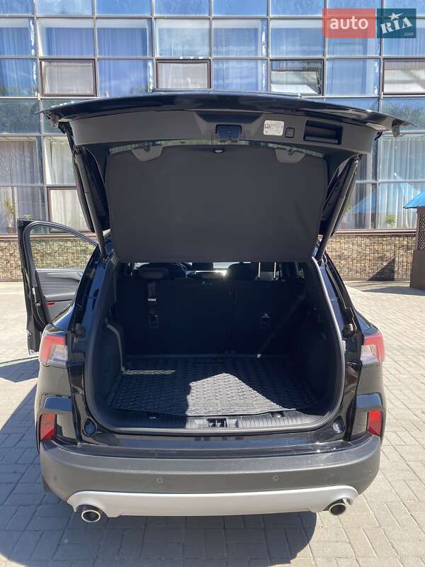 Внедорожник / Кроссовер Ford Kuga 2021 в Львове