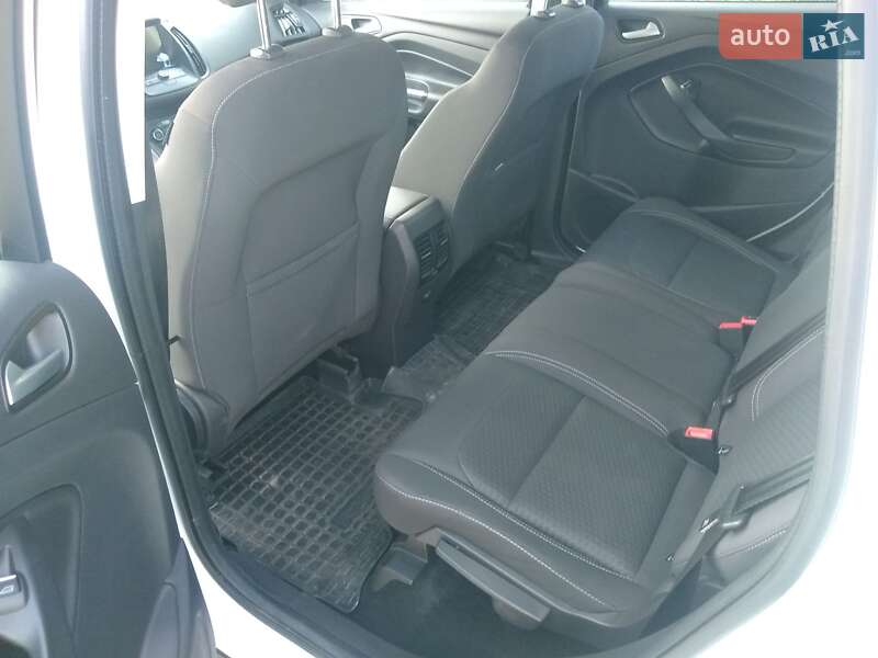 Позашляховик / Кросовер Ford Kuga 2017 в Вараші