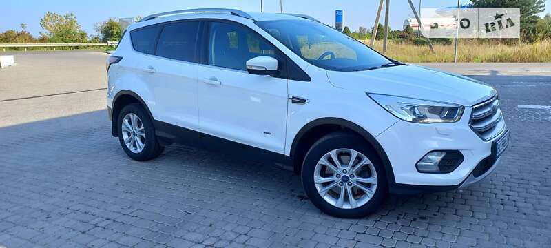 Внедорожник / Кроссовер Ford Kuga 2017 в Жовкве