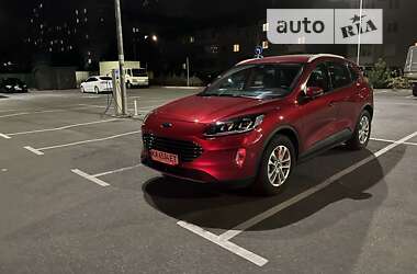 Позашляховик / Кросовер Ford Kuga 2020 в 