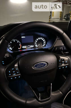 Позашляховик / Кросовер Ford Kuga 2020 в 