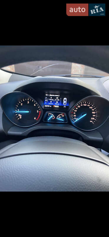 Внедорожник / Кроссовер Ford Kuga 2017 в Александрие
