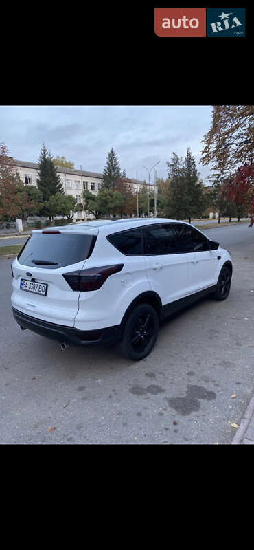 Внедорожник / Кроссовер Ford Kuga 2017 в Александрие