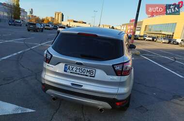 Внедорожник / Кроссовер Ford Kuga 2017 в 