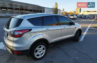 Внедорожник / Кроссовер Ford Kuga 2017 в 