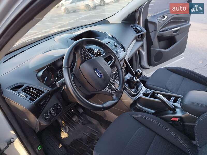 Внедорожник / Кроссовер Ford Kuga 2017 в Чутове