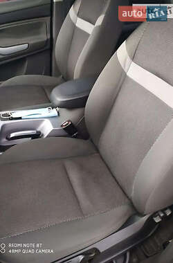Внедорожник / Кроссовер Ford Kuga 2011 в 