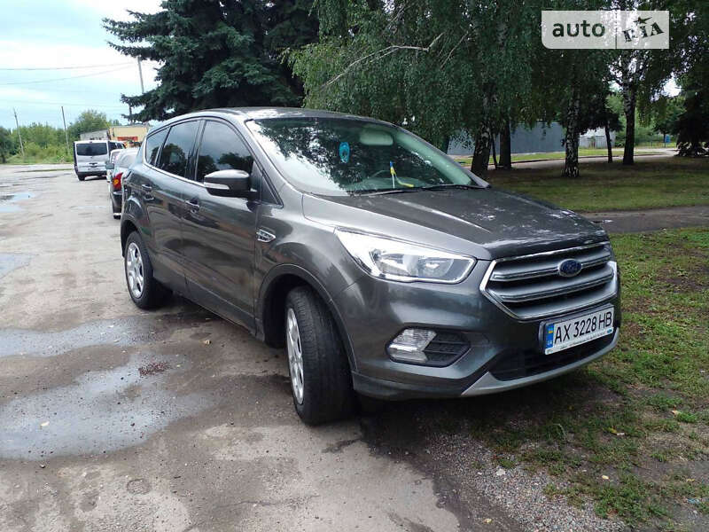 Внедорожник / Кроссовер Ford Kuga 2017 в 