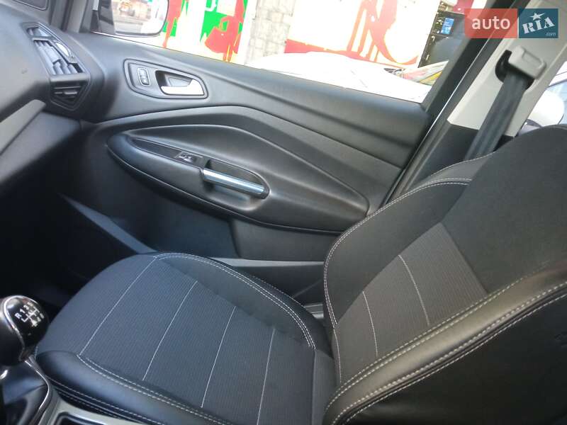Внедорожник / Кроссовер Ford Kuga 2017 в Днепре
