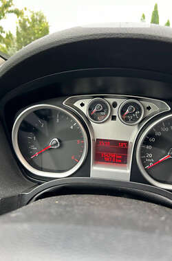 Внедорожник / Кроссовер Ford Kuga 2011 в 