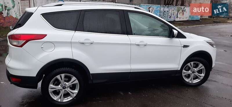 Внедорожник / Кроссовер Ford Kuga 2016 в 