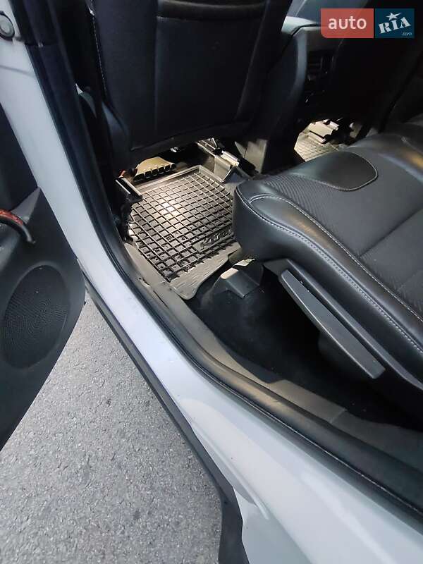 Внедорожник / Кроссовер Ford Kuga 2013 в Шептицькому