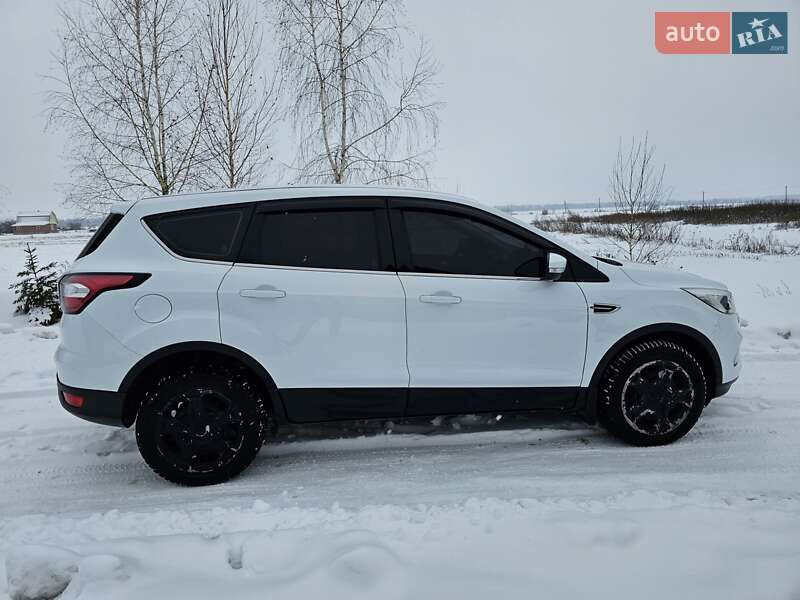 Позашляховик / Кросовер Ford Kuga 2019 в Овручі