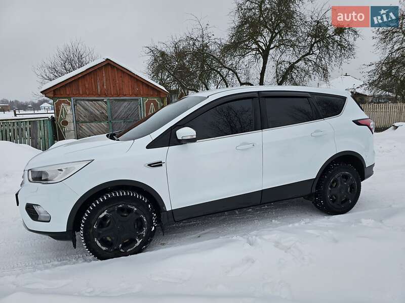 Позашляховик / Кросовер Ford Kuga 2019 в Овручі