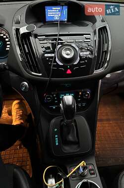 Внедорожник / Кроссовер Ford Kuga 2015 в 