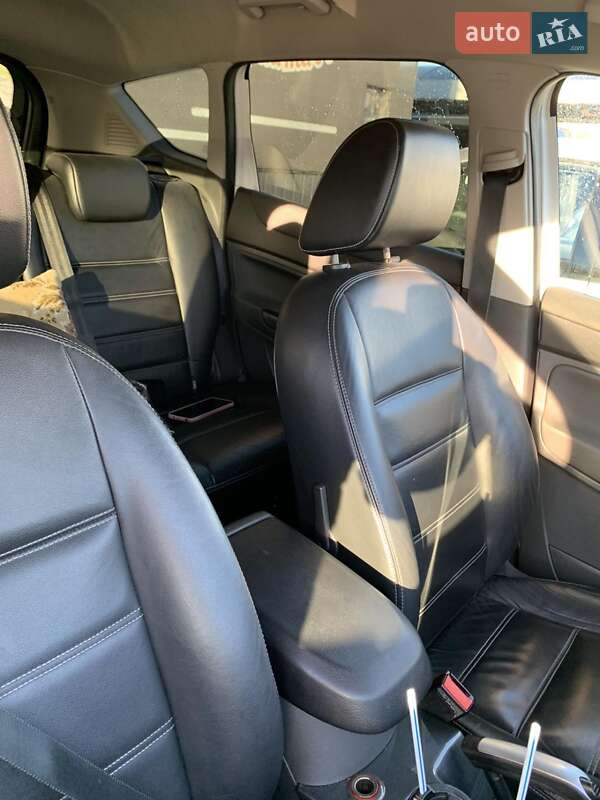 Позашляховик / Кросовер Ford Kuga 2012 в Перечині