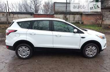 Позашляховик / Кросовер Ford Kuga 2016 в Запоріжжі