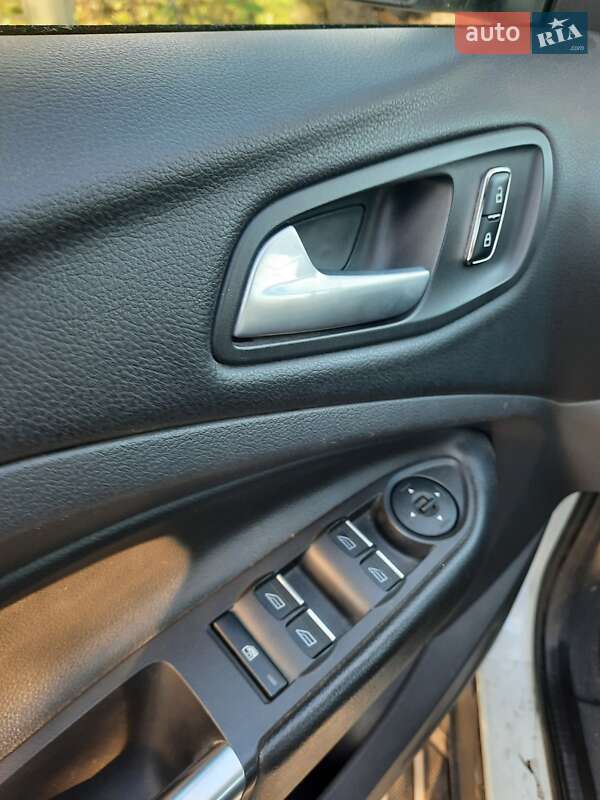 Внедорожник / Кроссовер Ford Kuga 2015 в Каменском