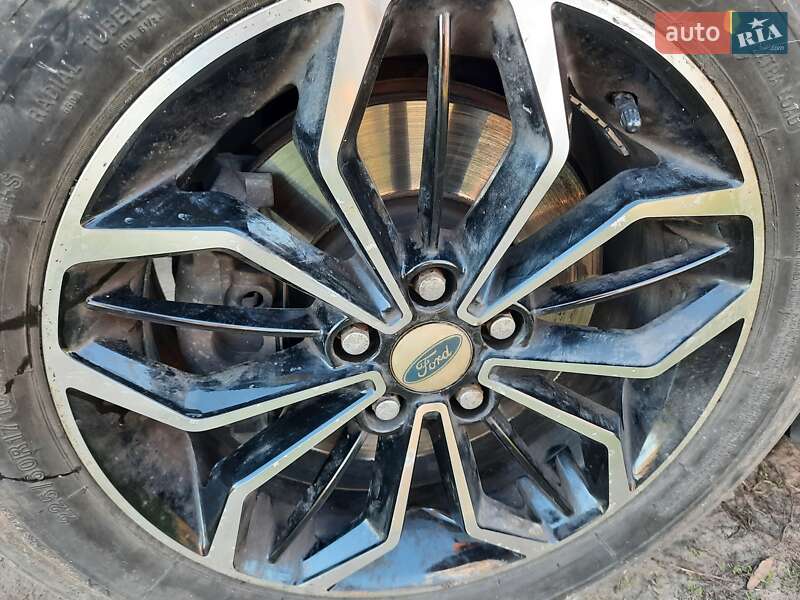 Внедорожник / Кроссовер Ford Kuga 2015 в Каменском