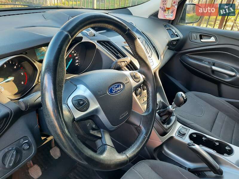Внедорожник / Кроссовер Ford Kuga 2015 в Каменском