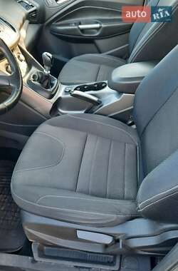 Внедорожник / Кроссовер Ford Kuga 2015 в Каменском