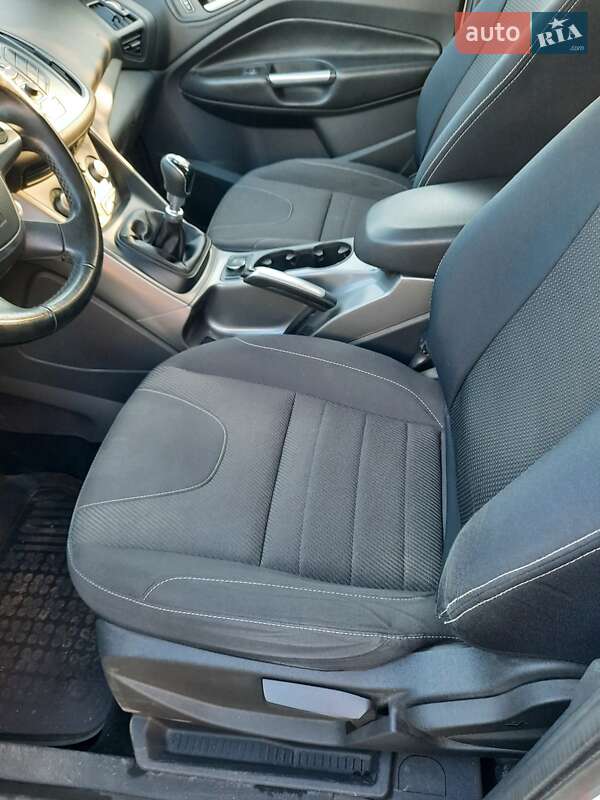 Внедорожник / Кроссовер Ford Kuga 2015 в Каменском