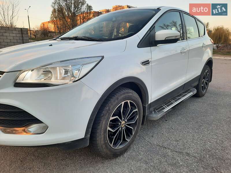 Внедорожник / Кроссовер Ford Kuga 2015 в Каменском