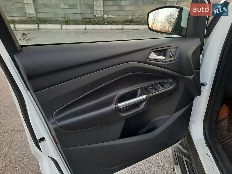 Внедорожник / Кроссовер Ford Kuga 2015 в Каменском