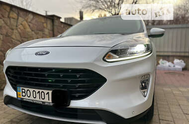 Позашляховик / Кросовер Ford Kuga 2021 в Тернополі