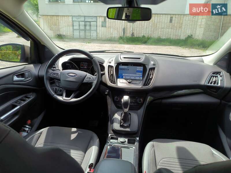 Позашляховик / Кросовер Ford Kuga 2019 в Чернівцях