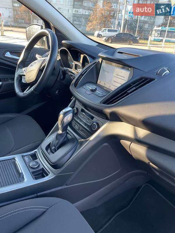 Внедорожник / Кроссовер Ford Kuga 2018 в Сумах